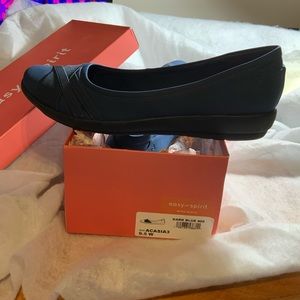 Easy Spirit shoes new with box, size 9.5W navy blue. NWT